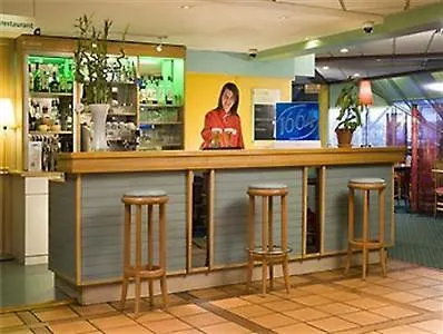 格勒诺布尔环球宜必思酒店 日尔